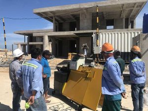 Máy bẻ đai sắt tại công trường xây dựng