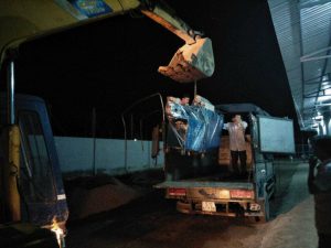 23h giờ đêm, máy bẻ đai sắt về tới Trà Vinh